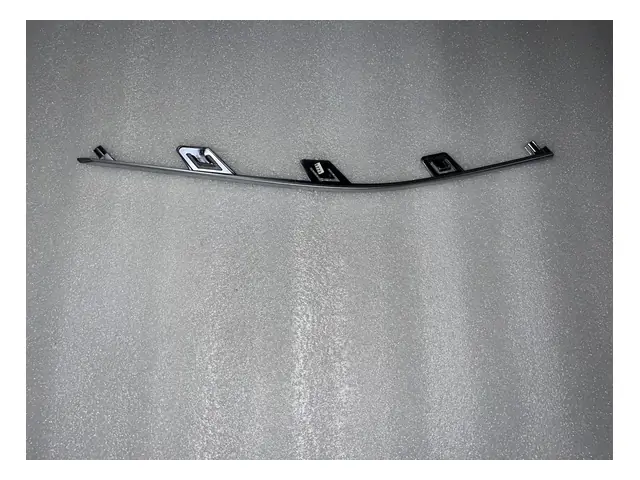 Front bumper · 前保险杠右亮条