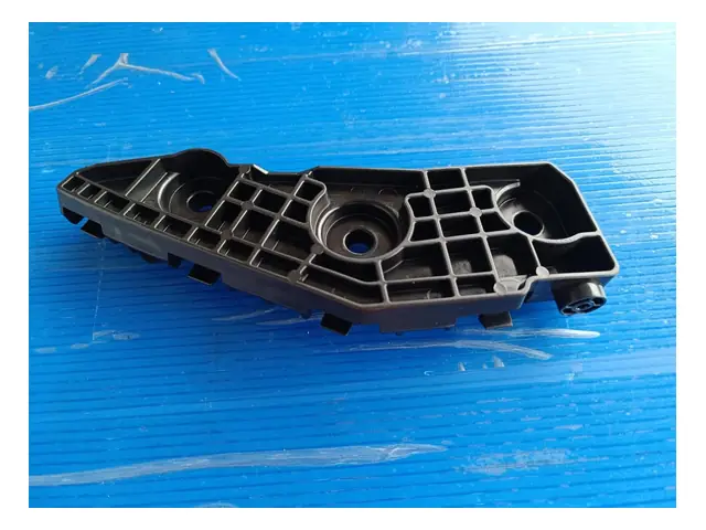 Front bumper · 前保险杠右支架