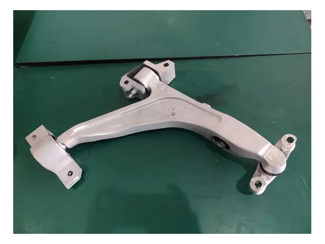 Control arms · 右前下摆臂总成