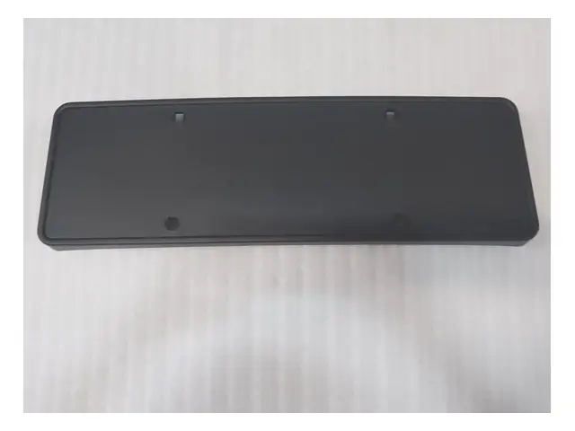 Front bumper · 前牌照板安装座