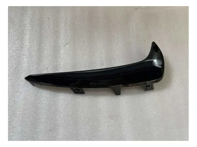 Front bumper · 前保险杠右装饰件