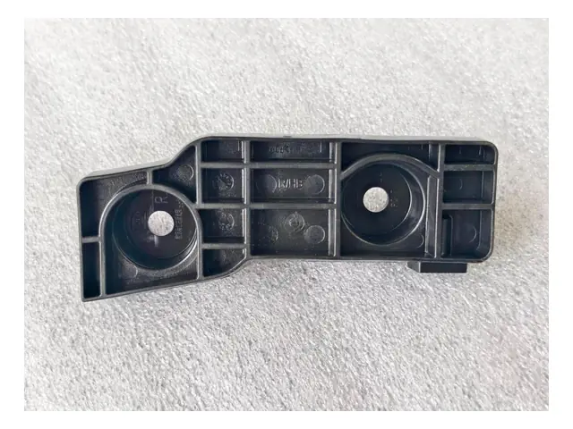 Front bumper · 前保险杠右后支架