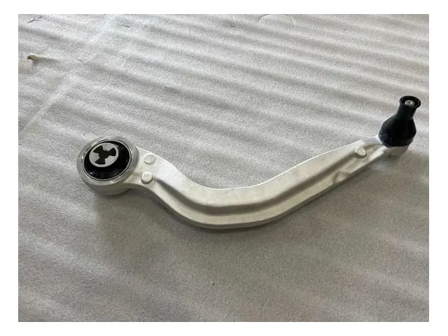 Control arms · 前悬右后下摆臂总成
