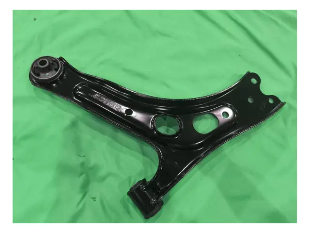 Control arms · 右前下摆臂总成