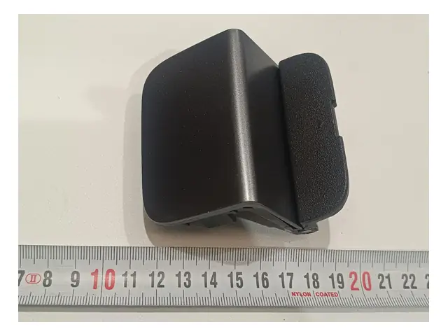 Front bumper · 前拖车钩堵盖