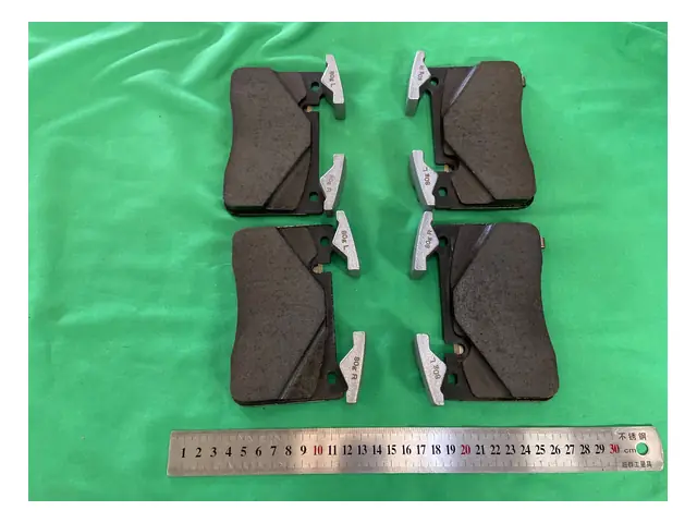 Front brakes · 前制动片分装总成